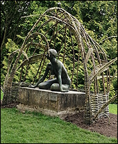 Un habillage de statue original au Jardin des Plantes du Mans - © Pierre Mordret/VMS